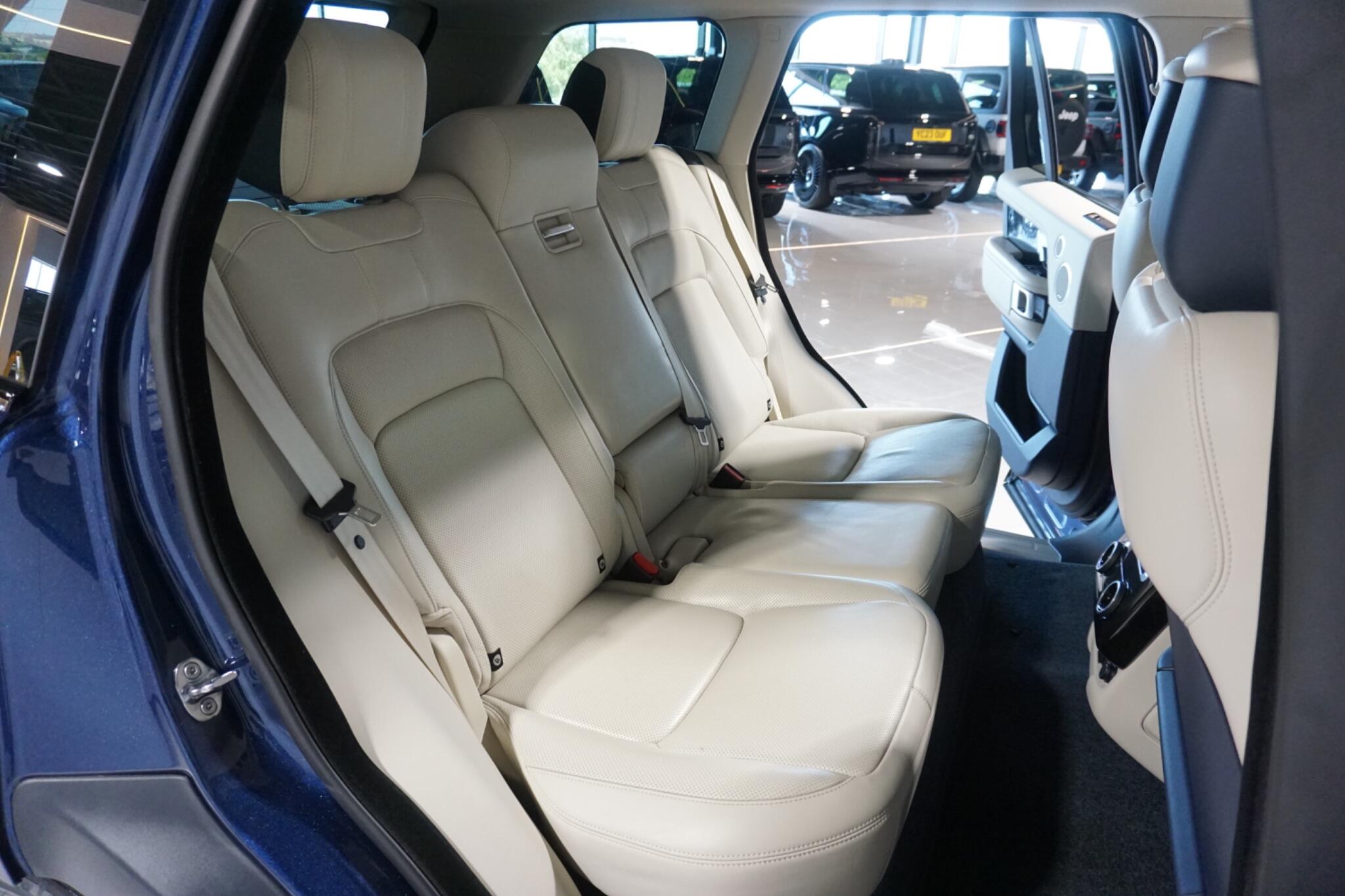 Land Rover Range Rover 2.0 P400e 12.4kWh GPF Vogue SUV 5dr Petrol Plug-in Hybrid Auto 4WD Euro 6 (s/s) (404 ps)